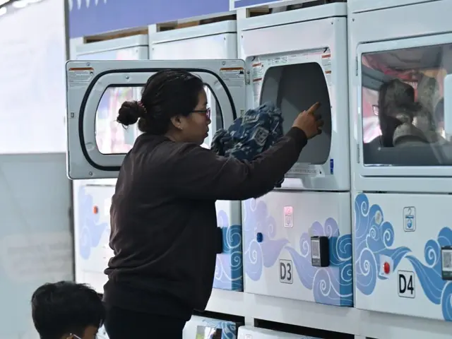 Pelanggan di usaha laundry